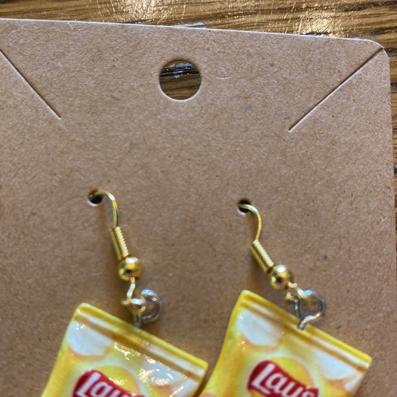 Homemade little  potatoes chips bag on gold color wires. - Picture 2 of 7